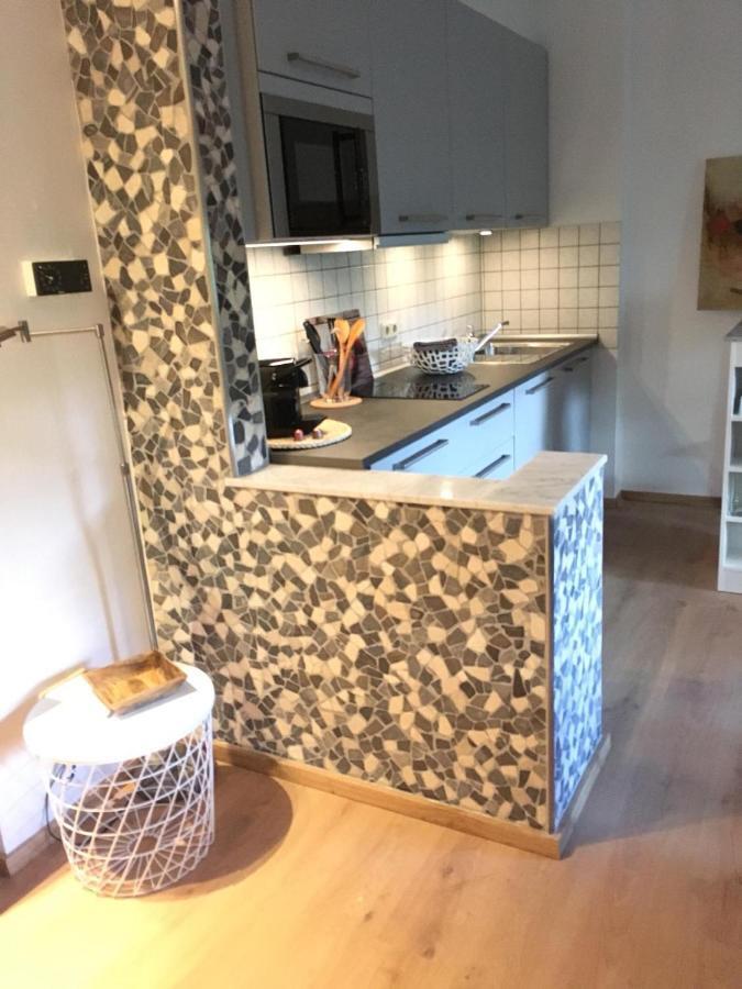 1 Apartment *